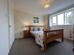 3 Bedroom Bungalow Moelfre- Private Garden,parking