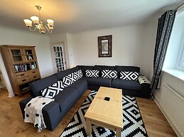 3 Bedroom Bungalow Moelfre- Private Garden,parking