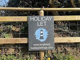 3 Bedroom Bungalow Moelfre- Private Garden,parking