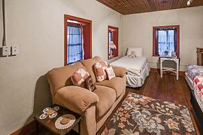 Stein Haus Ranch 4 Bedroom Home by RedAwning