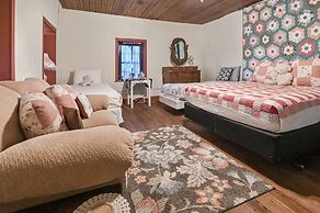 Stein Haus Ranch 4 Bedroom Home by RedAwning