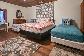 Stein Haus Ranch 4 Bedroom Home by RedAwning