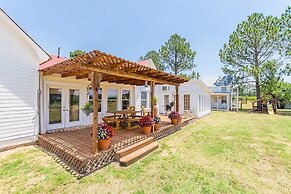 Fischer 3 Bedroom Farmhouse by Redawning