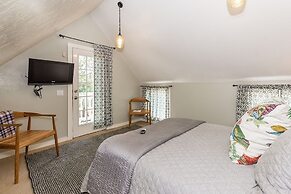 Fischer 3 Bedroom Farmhouse by Redawning