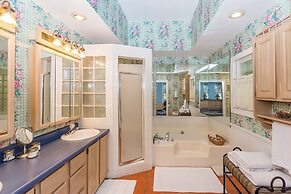 Fischer 3 Bedroom Farmhouse by Redawning