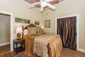 Fischer 3 Bedroom Farmhouse by Redawning