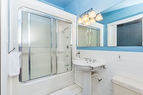 Fischer 3 Bedroom Farmhouse by Redawning