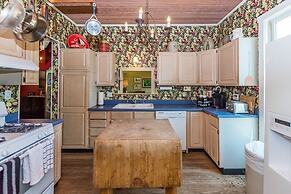 Fischer 3 Bedroom Farmhouse by Redawning