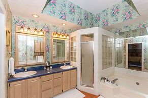 Fischer 3 Bedroom Farmhouse by Redawning