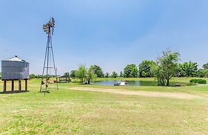 Fischer 3 Bedroom Farmhouse by Redawning