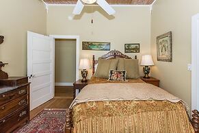 Fischer 3 Bedroom Farmhouse by Redawning