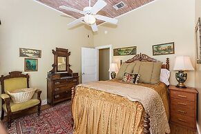 Fischer 3 Bedroom Farmhouse by Redawning