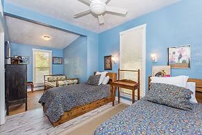 Fischer 3 Bedroom Farmhouse by Redawning