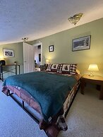 The Glen 60 3 Bedroom Condo by RedAwning