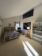 The Glen 60 3 Bedroom Condo by RedAwning