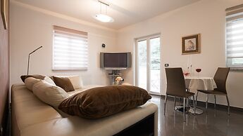 Villa Aylin, 5-bed, Next to the sea