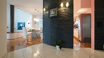 Villa Aylin, 5-bed, Next to the sea