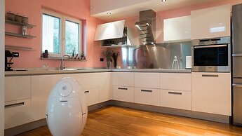 Villa Aylin, 5-bed, Next to the sea