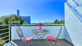 Villa Aylin, 5-bed, Next to the sea