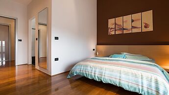 Villa Aylin, 5-bed, Next to the sea