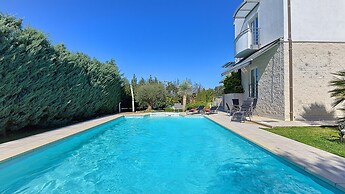 Villa Aylin, 5-bed, Next to the sea