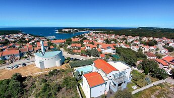 Villa Aylin, 5-bed, Next to the sea
