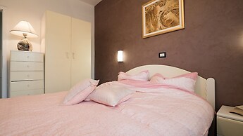 Villa Aylin, 5-bed, Next to the sea