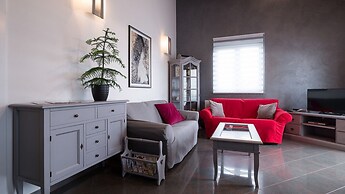 Villa Aylin, 5-bed, Next to the sea