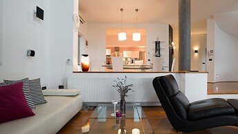 Villa Aylin, 5-bed, Next to the sea