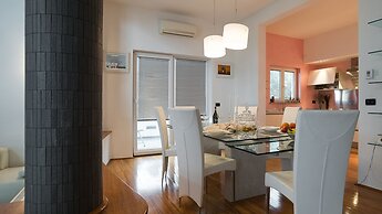 Villa Aylin, 5-bed, Next to the sea