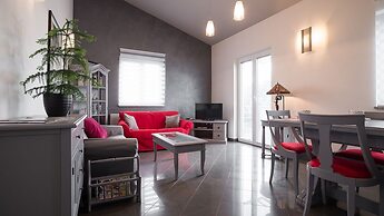 Villa Aylin, 5-bed, Next to the sea