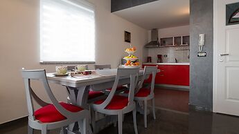 Villa Aylin, 5-bed, Next to the sea