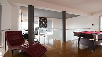 Villa Aylin, 5-bed, Next to the sea