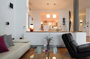 Villa Aylin, 5-bed, Next to the sea