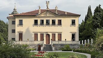 Stunning 6-bed Private Villa With Pool Near Venice