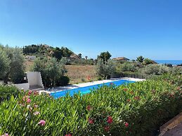 Apartment - Sleeps 2 & Swimming Pool