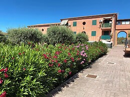 Apartment - Sleeps 2 & Swimming Pool
