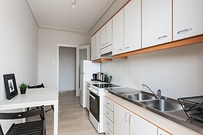 Spacious Apartment near HELEXPO
