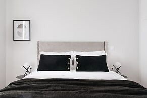 Spacious Apartment near HELEXPO