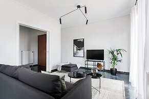 Spacious Apartment near HELEXPO