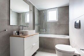 Spacious Apartment near HELEXPO