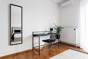 Spacious Apartment near HELEXPO