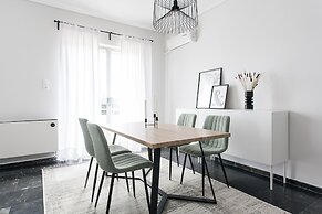 Spacious Apartment near HELEXPO