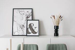 Spacious Apartment near HELEXPO