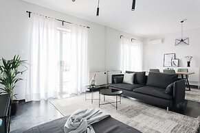 Spacious Apartment near HELEXPO