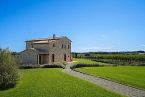 Charming 10 pax Villa in Cortona With Private Pool