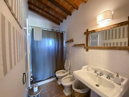 Charming 10 pax Villa in Cortona With Private Pool