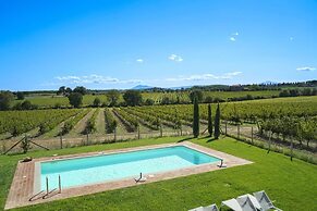 Charming 10 pax Villa in Cortona With Private Pool