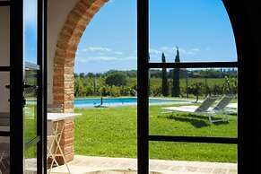 Charming 10 pax Villa in Cortona With Private Pool