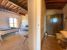 Charming 10 pax Villa in Cortona With Private Pool
